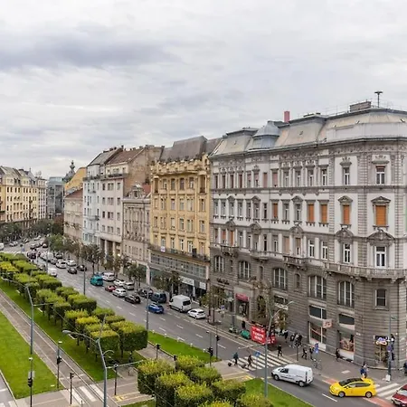 Midtown Gleaming * Budapeşte