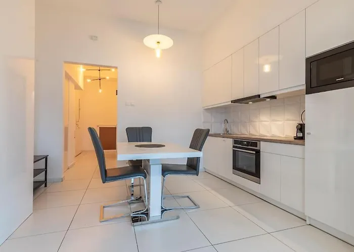 Midtown Gleaming Apartament *