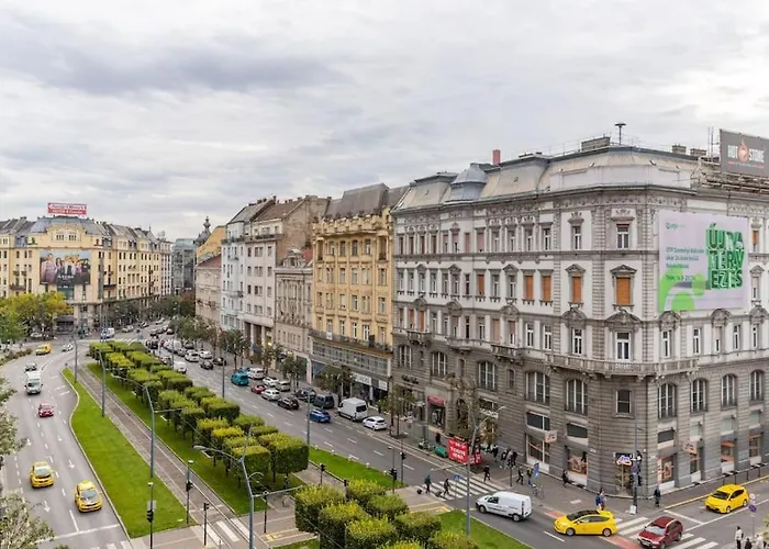 Midtown Gleaming * Budapesta