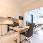 Апартаменты Midtown Gleaming
