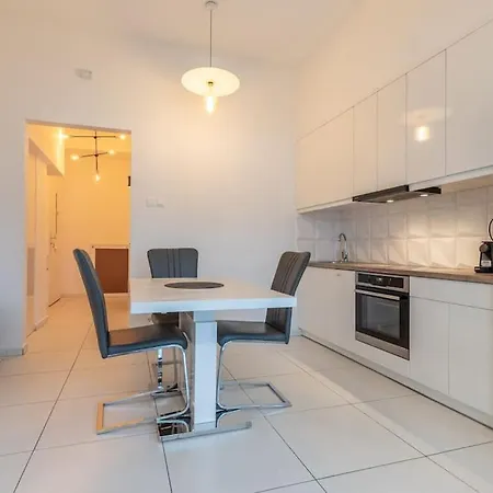 Midtown Gleaming Apartmán *